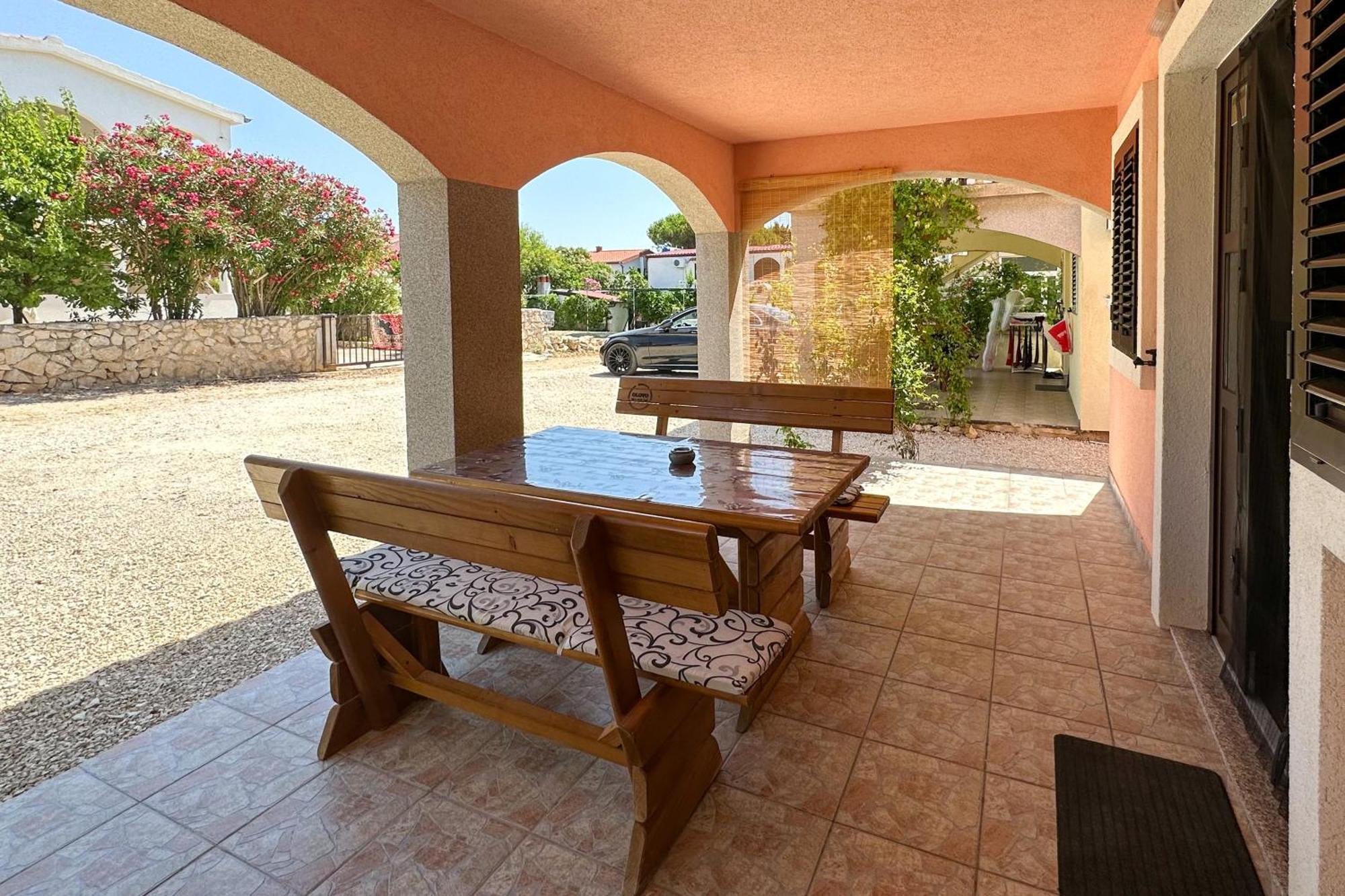 Pahert Apartment Vir